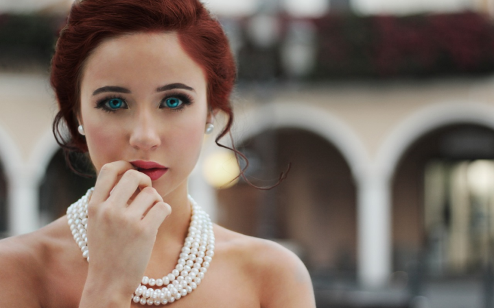 Frisuren für kurze Haare als Hochzeitsgast: Elegant und schnell gemacht