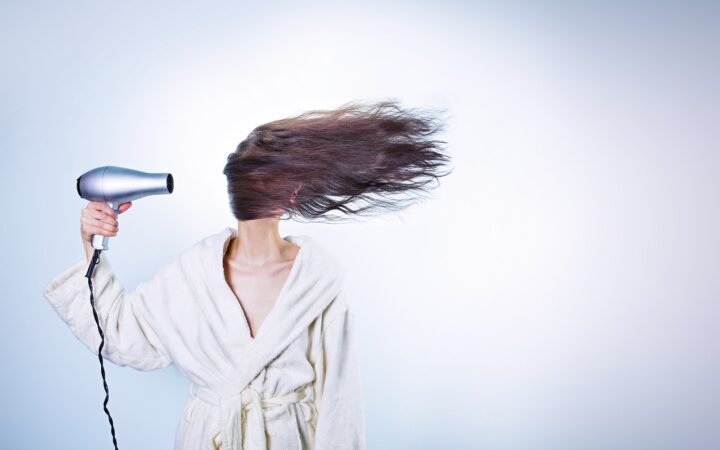 Frisuren für mittellange Haare mit Pony: Diese Styles stehen jedem