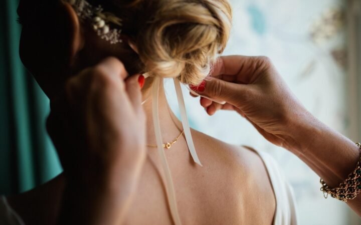 Hochsteckfrisuren einfach und schnell: Elegant in wenigen Minuten